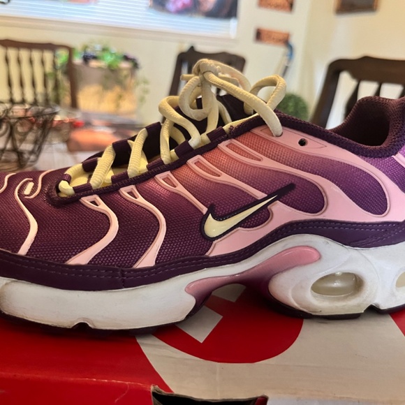 Shoes - Picture 2 of 2